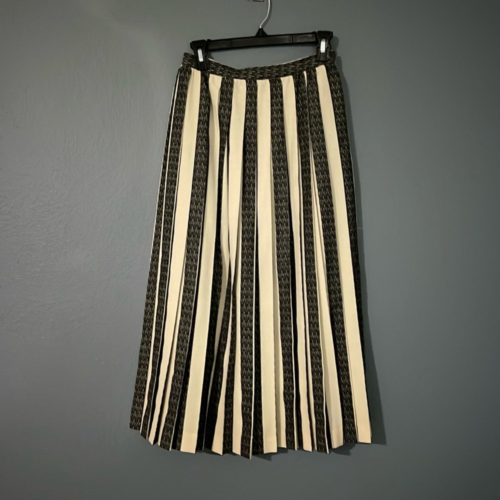 Vintage Liz Claiborne 100% wool pleated skirt with textured black/ecru stripes